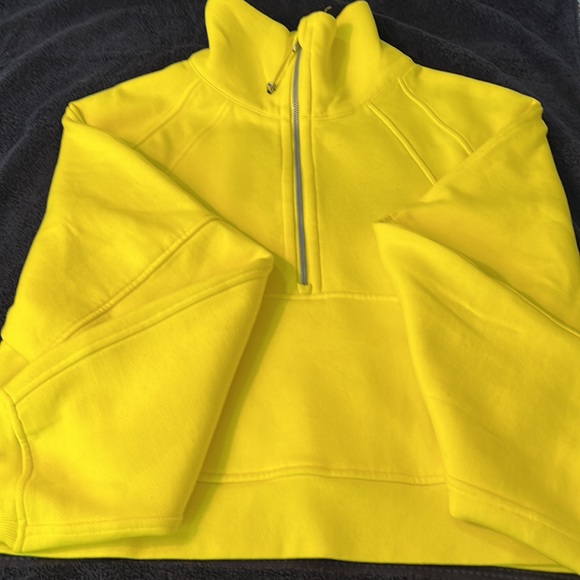 lululemon athletica Tops - NWOT SCUBA SWEATSHIRT